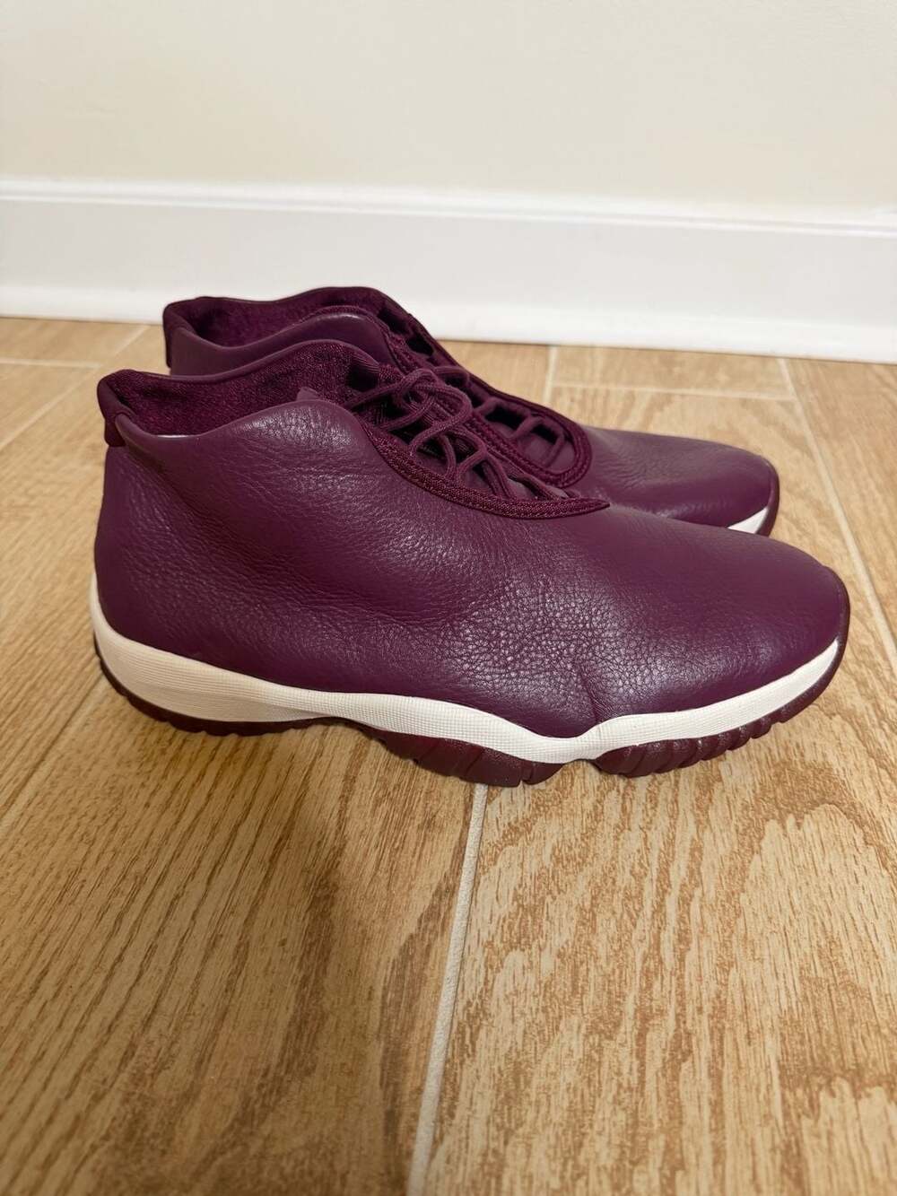 Jordan Wmns Jordan Future Bordeaux Leather Sneakers AR0726-600 Size 9.5